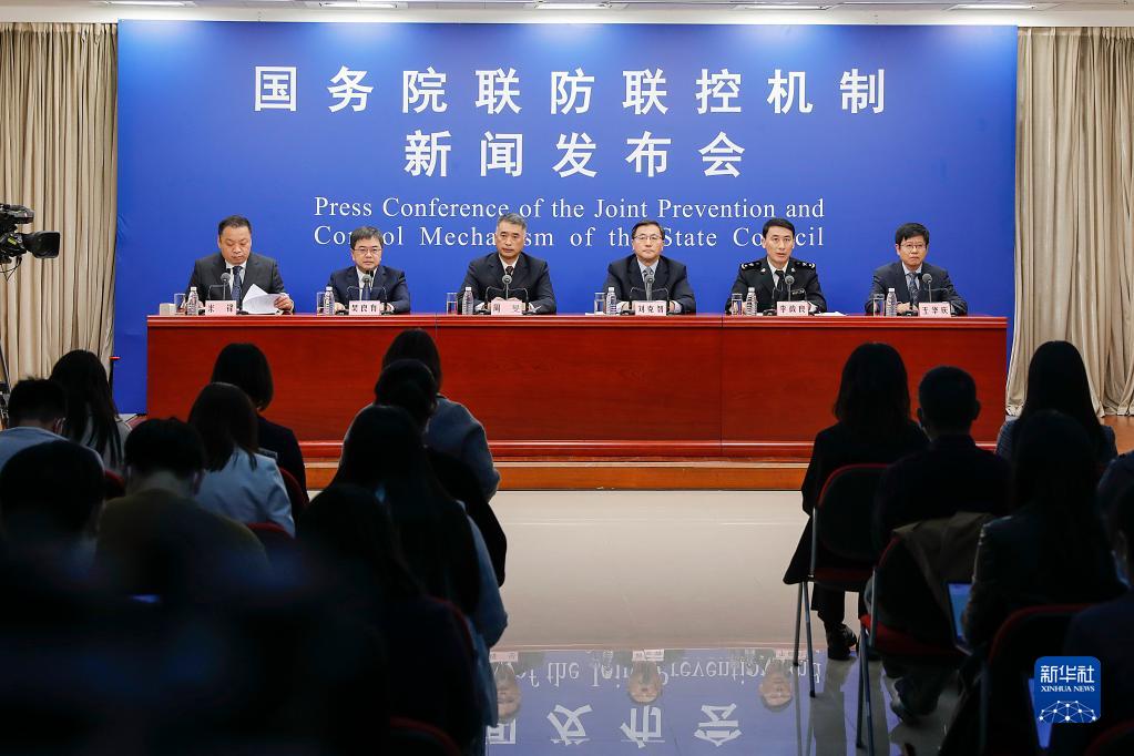 国务院联防联控机制回应疫情多点散发走势及疫苗加强针打法