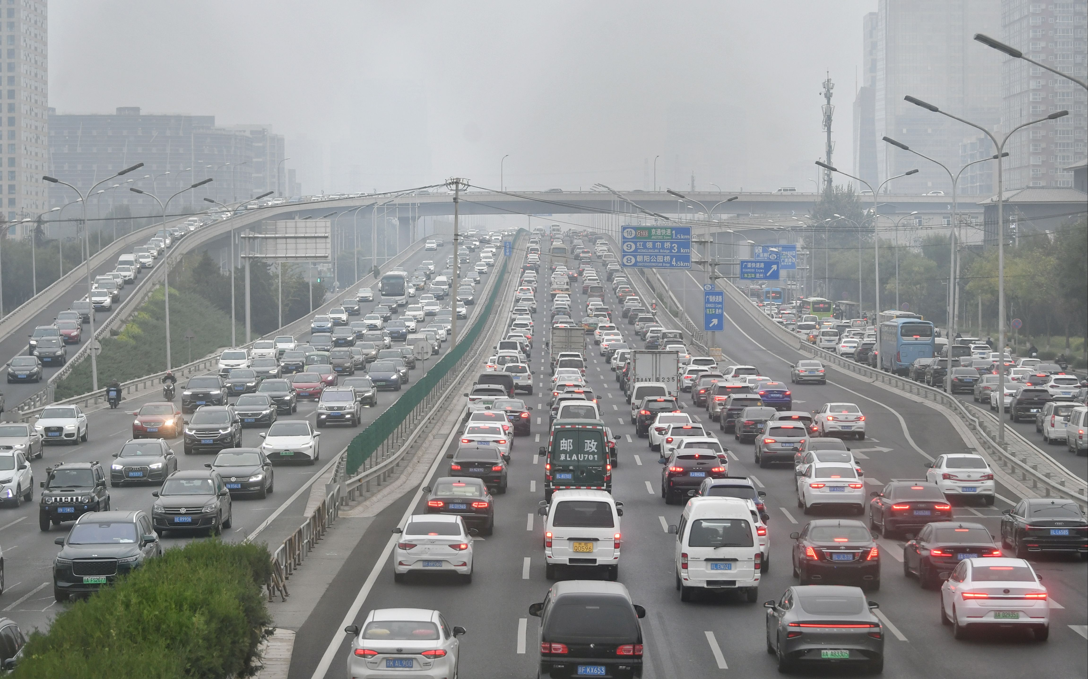 国庆后首个不限行工作日，北京早高峰交通严重拥堵