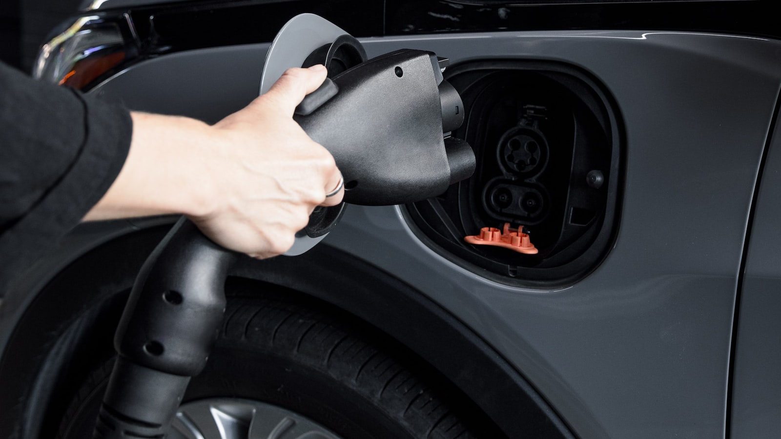 违章统计助力交通管理，分析高发时段等数据推动安全改善