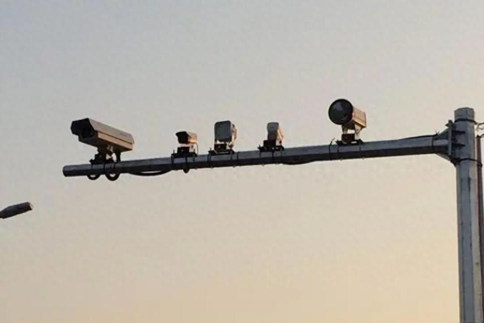 重庆一丁字路口交通标志设不合理,5814次违章案例被撤销