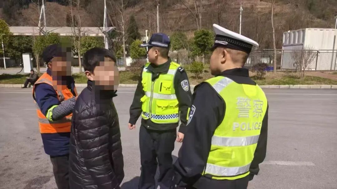 高速交警紧急出动!助家长找回遗落服务区的孩子