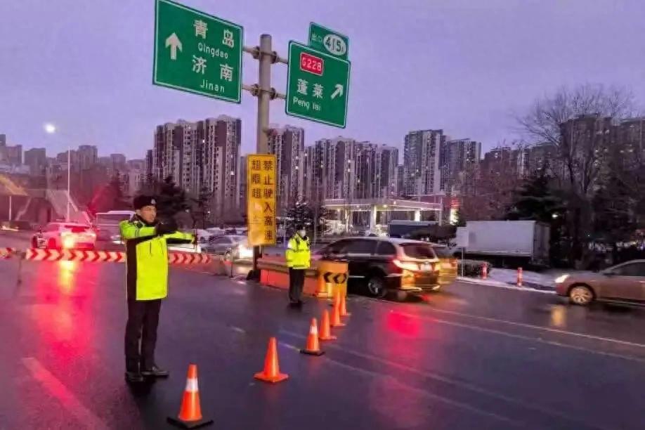 2026春运首日，烟台高速交警守护平安归乡路