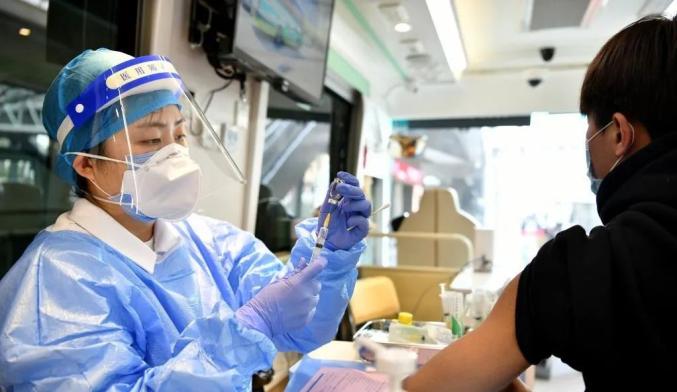 国内新冠疫苗接种超19亿!第三针要不要打?何时能打?