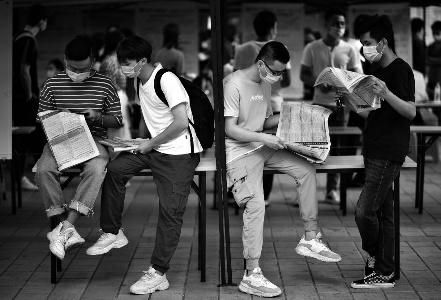 疫情冲击下就业遇挑战，各方全力打响就业‘保卫战’