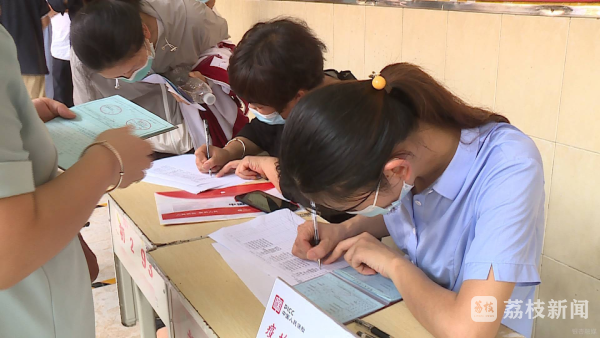 邳州多部门联合送疫苗接种险,为疫情防控添保障