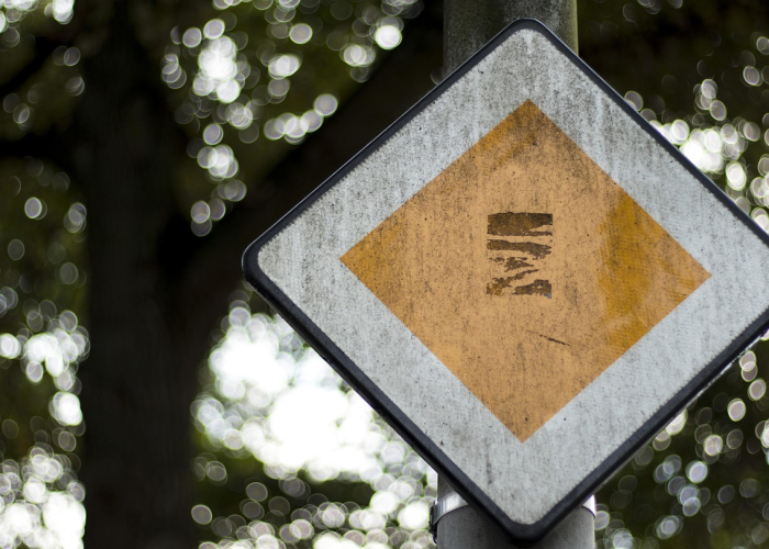 疫情冲击下中国社会韧性足，全球视角下防控挑战与应对有招